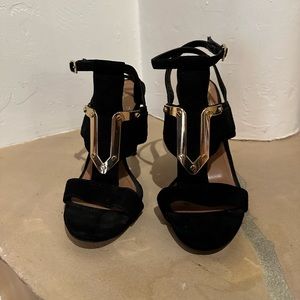 Vince Camuto black and gold heals